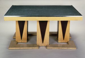 Table, par Pierre-Émile Legrain, en sycomore laqué foncé, style Art déco. France, 20e siècle - Pierre E. Legrain