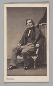 [Portrait en studio : Eugène Delacroix assis sur une chaise] - Pierre Petit
