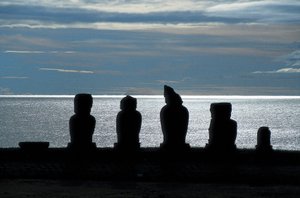 Statues Moai, Parc national de Rapa Nui, Île de Pâques, Chili - Polynesian Polynesian