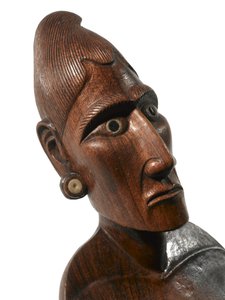 Figure féminine (moai papa) de Rapa Nui (Île de Pâques) (détail) - Polynesian School