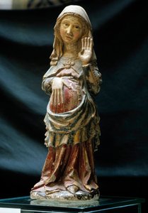 Art portugais : représentation de la Vierge enceinte avec une main sur son ventre. Sculpture en pierre polychrome - Portuguese School
