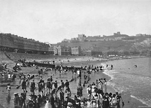 Douvres : le château et la plage, vers 1896