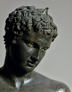 Art grec : statue en bronze du « jeune homme de Marathon » - Praxiteles