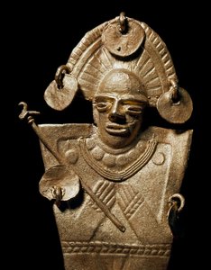 Statuette de femme (Tunjo) en costume cérémoniel en or. 15e-17e siècle. Bogota, Musée de l