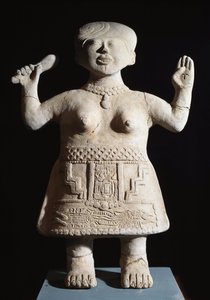 Art précolombien, civilisation totonaque : statuette de prêtresse bras en l