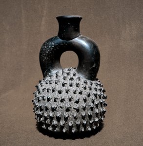 Art précolombien, civilisation cupisnique : vase en forme de scarabée et grenade - Pre Columbian Pre Columbian