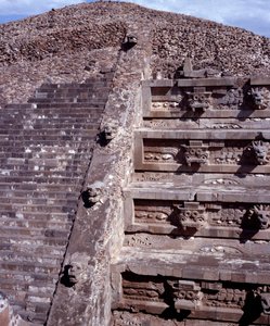 Civilisation précolombienne : vue du site de Teotihuacan (300 av. J.-C. - 600 apr. J.-C.) : le Temple de Quetzalcoatl ou Temple du Serpent à plumes - Pre Columbian Pre Columbian
