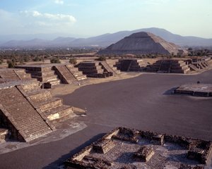 Civilisation précolombienne : vue du site de Teotihuacan : le temple du soleil - Pre Columbian Pre Columbian