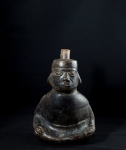 Vase anthropomorphe avec anse / Pérou, culture Mochica (terre cuite)