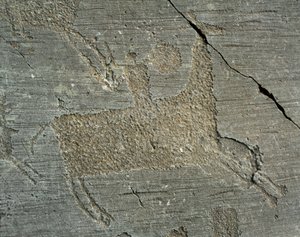 Préhistoire, civilisation Camunni, art rupestre : roche funéraire représentant un guerrier à cheval avec un bouclier. Période entre le Néolithique et l