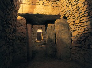 Préhistoire : Dolmen de Romeral, sépulture néolithique (3000 av. J.-C.). Espagne, Andalousie, Antequera.