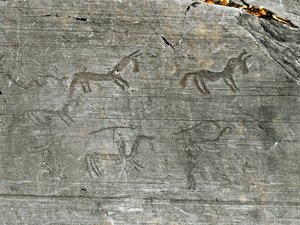 Préhistoire, civilisation des Camunni, art rupestre : roche funéraire d