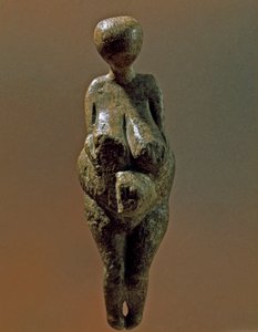 Préhistoire : statue de femme gravettienne du site de Kostenki (Oblast de Voronej). 30000-25000 av. J.-C. Paléolithique supérieur, Âge de pierre. Saint-Pétersbourg, Musée d