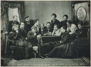 Anton Tchekhov lit La Mouette avec la troupe du Théâtre d