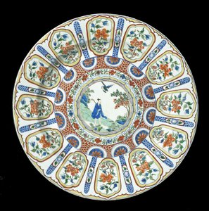 Un grand plat Imari vert, période Kangxi, 1662-1722 (porcelaine)