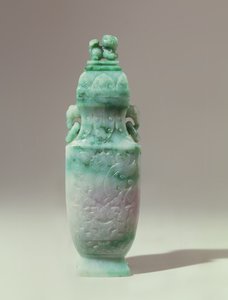 Vase balustre et couvercle en dôme, fin de la dynastie Qing (jade émeraude et blanc) - Qing Dynasty Chinese School
