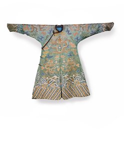 Robe de cour en soie céladon pour une princesse impériale, Jifu, Chine - Qing Dynasty Chinese School