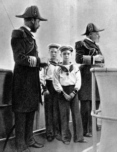 Le roi Édouard VII 1841-1910 avec son fils George 1865-1936 et ses deux petits-fils aînés, 1908 - Queen Alexandra