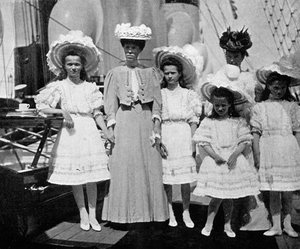 La mère, la sœur et les enfants du Tsar Nicolas II 1868-1918 de Russie, 1908 - Queen Alexandra