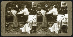 Carte stéréoscopique représentant une femme serrée dans un corset, publiée par l