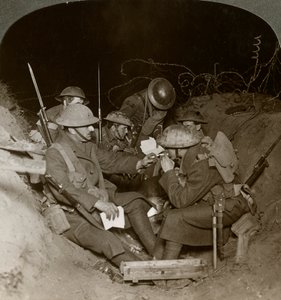 Une soirée dans les tranchées de réserve à Beaumont Hamel, France, Première Guerre mondiale, 1914-1918 - Realistic Travels Publishers