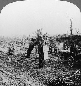 Ingénieurs réparant un chemin de fer léger, Hangard, France, Première Guerre mondiale - Realistic Travels Publishers