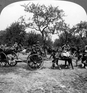 Artillerie tirée par des chevaux, Première Guerre mondiale - Realistic Travels Publishers