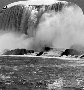 Tonnerre des eaux, Chutes américaines, Chutes du Niagara, New York, USA - Realistic Travels Publishers