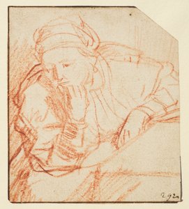 Saskia assise à une table