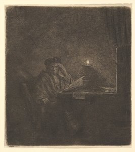 Étudiant à une table à la lumière d