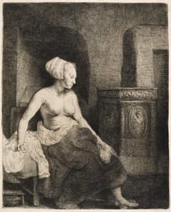 Femme assise à moitié vêtue près d