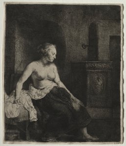 Femme assise à moitié habillée près d