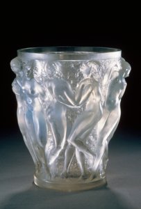 Vase Bacchantes en verre opalescent, vers 1920, par René Lalique (1860-1945). France, 20e siècle.