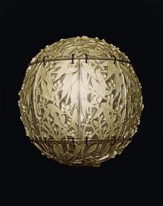 Boule de Gui, un abat-jour suspendu teinté de vert - Rene Jules Lalique