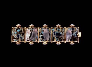 Bracelet avec hiboux et feuilles en or, verre, émail et calcédoine
