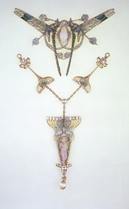 Ornement de cheveux par Lalique et pendentif par Philippe Wolfers
