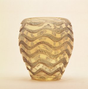Vase lourd moulé avec motif de vagues en relief poli par Lalique, vers 1902