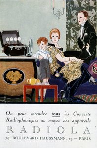 Carte postale publicitaire Radio Radio Radio (TSF) : « Tous les concerts radio peuvent être entendus avec les appareils Radiola ». Illustration par René Vincent, alias René Mael (1879-1936)