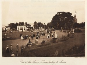Personnes se relaxant dans le parc du Crystal Palace, Sydenham - John Pardon