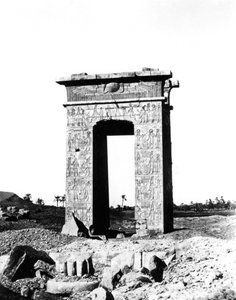 Arc du temple à Karnak, Égypte, 1863-1864 - Richard Phene Spiers
