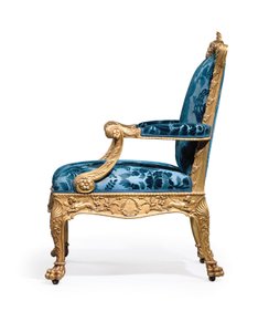 Une des deux fauteuils en bois doré George III