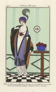 Robe de charmeuse blanche à tunique de mousseline de soie violette brodée de vert bordée de skungs. Manteau de velours étrusque, de Costumes Parisiens, pub.1913