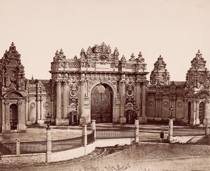 Porte impériale du palais de Dolmabahçe - Robertson and Beato