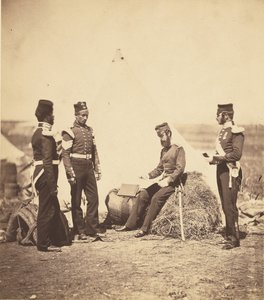 Le capitaine Walker du 30e régiment lisant les ordres généraux. - Roger Fenton