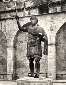 Statue colossale possiblement de l
