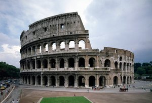 Vue extérieure du Colisée, construit entre 70 et 80 - Roman