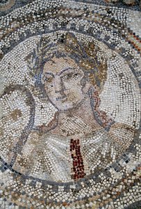 Visage féminin, mosaïque dans la ville romaine de Volubilis (Liste du patrimoine mondial de l