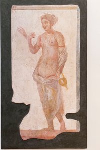 Fille avec une boîte, collection Pallavicini Rospigliosi, vers 200 après J.-C., inv 103420 - Roman