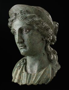 Tête de femme en guise de déesse, 1er siècle