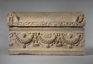 Sarcophage en Marbre avec Guirlandes, c.200-225 AD